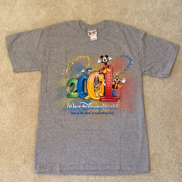 Walt Disney World t-shirt   (not worn) - Picture 2 of 8